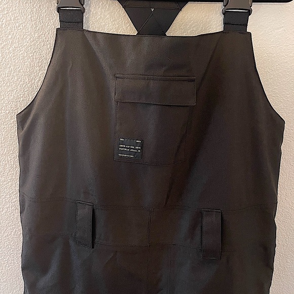 SUPERDRY Freeride Snow pants with Bib - Picture 3 of 9